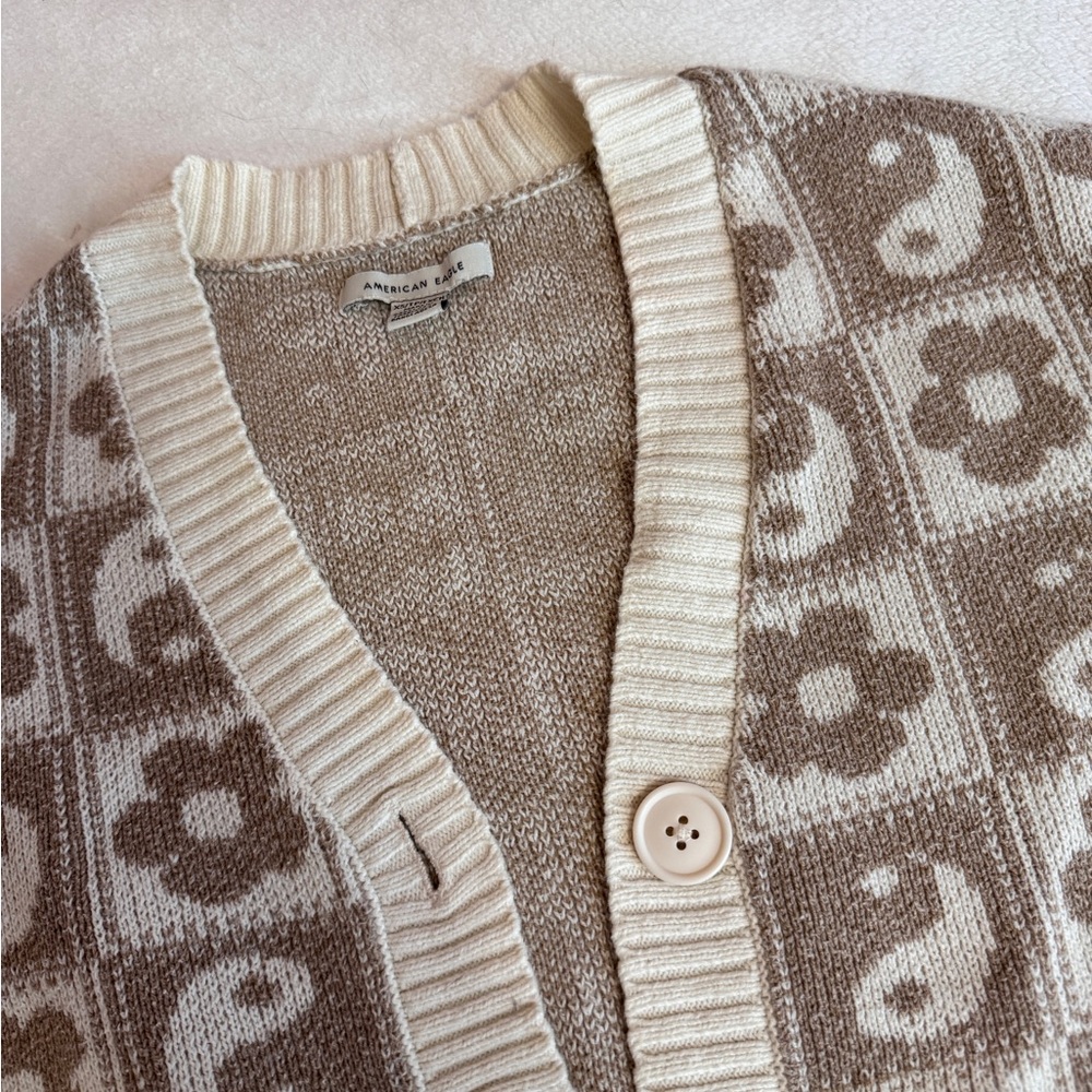 American Eagle Outfitters Beige and Cream Floral Cardigan - Picture 6 of 7